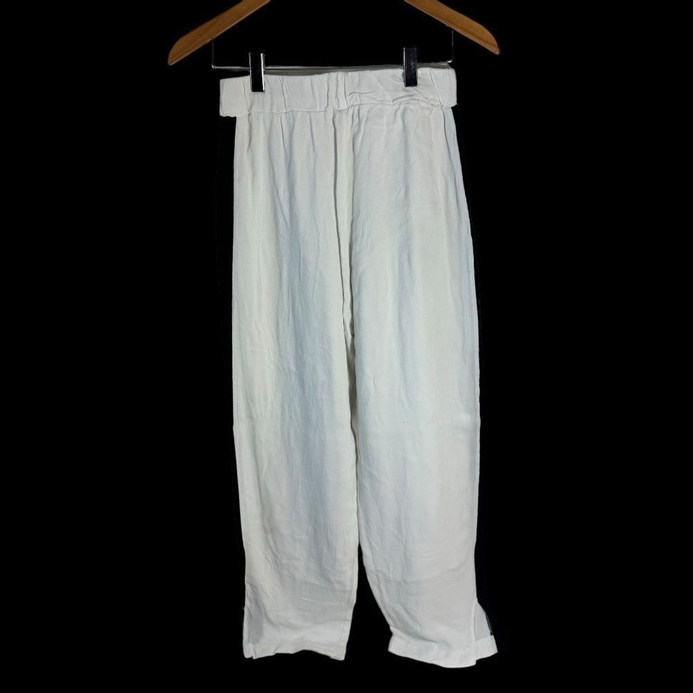 Anthropologie FARM Rio White Pull On Pants With Black Side Stripe Split Hem Sz S